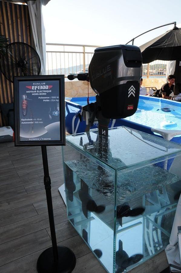 Motor elétrico de popa Sublue EF1300, apresentado como inovação na tecnologia náutica.