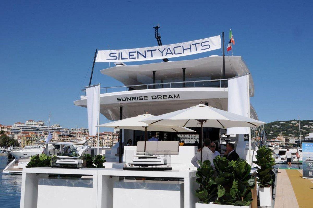 SILENT YACHTS 80, uma revolução no iatismo silencioso.