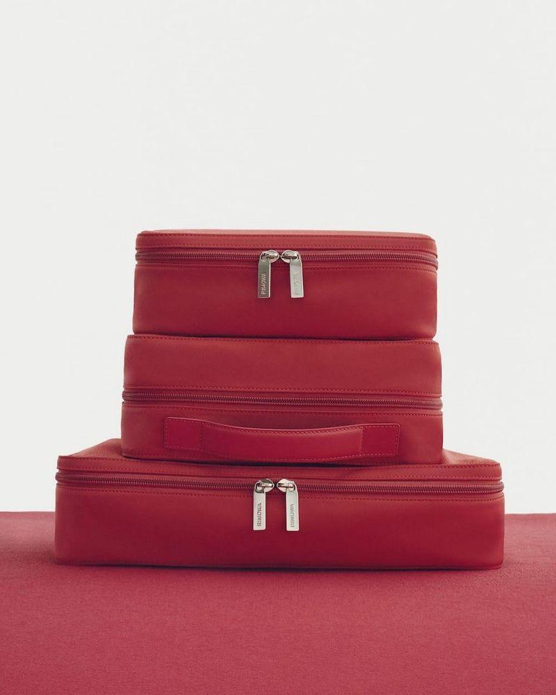 Cubes de empacotamento RIMOWA em um design contemporâneo.