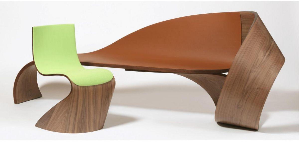 Exibição da coleção 2025 da Longchamp, destacando um design leve e moderno.